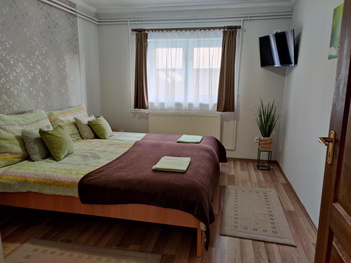 Katalin Apartmanhaz Miskolc Luaran gambar