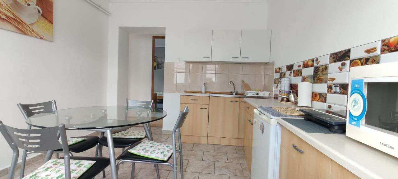 Katalin Apartmanhaz Miskolc Luaran gambar