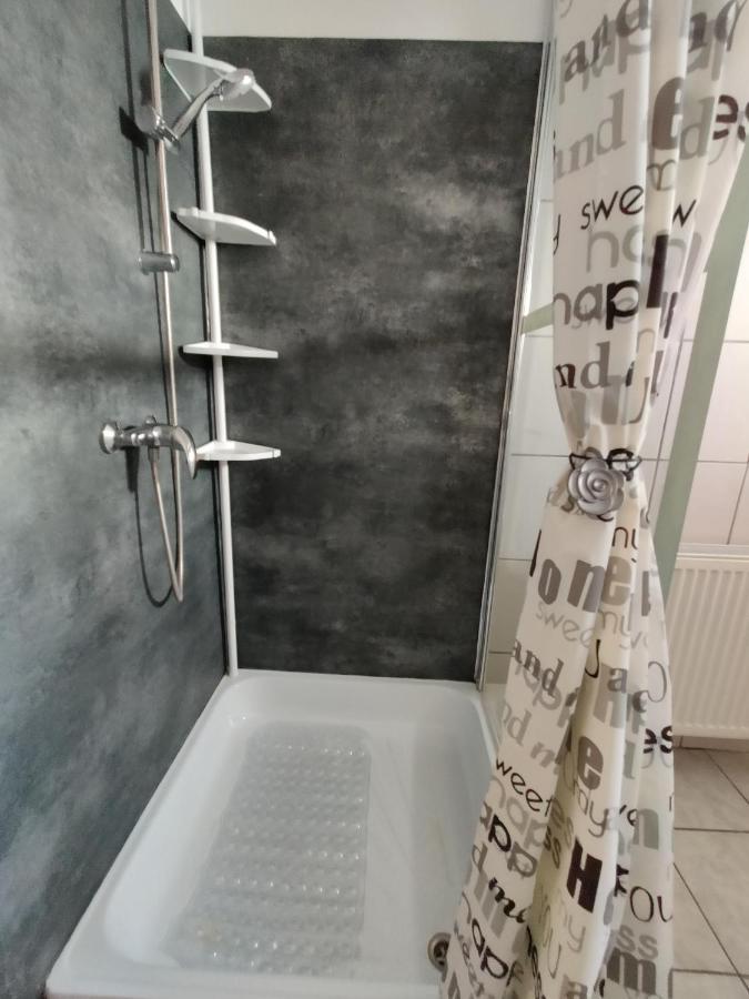 Katalin Apartmanhaz Miskolc Luaran gambar