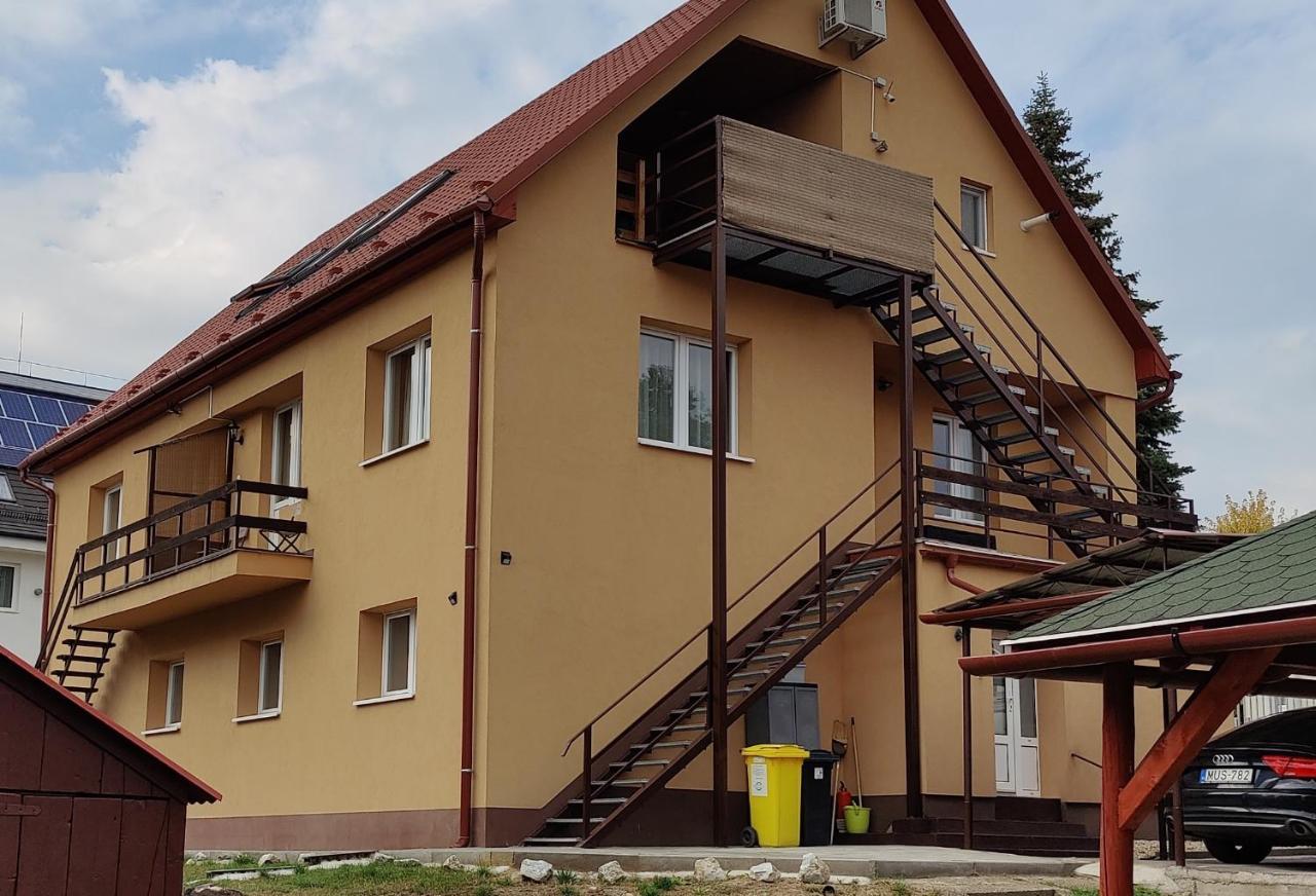 Katalin Apartmanhaz Miskolc Luaran gambar