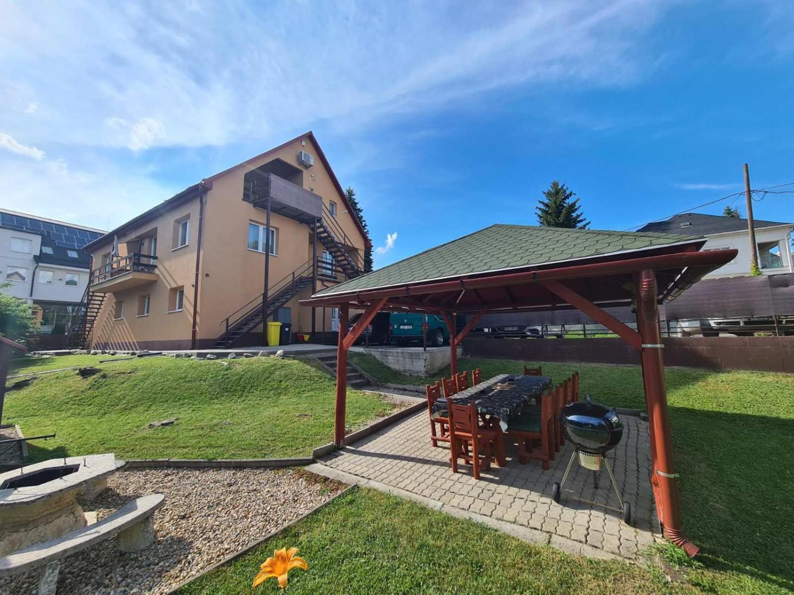 Katalin Apartmanhaz Miskolc Luaran gambar